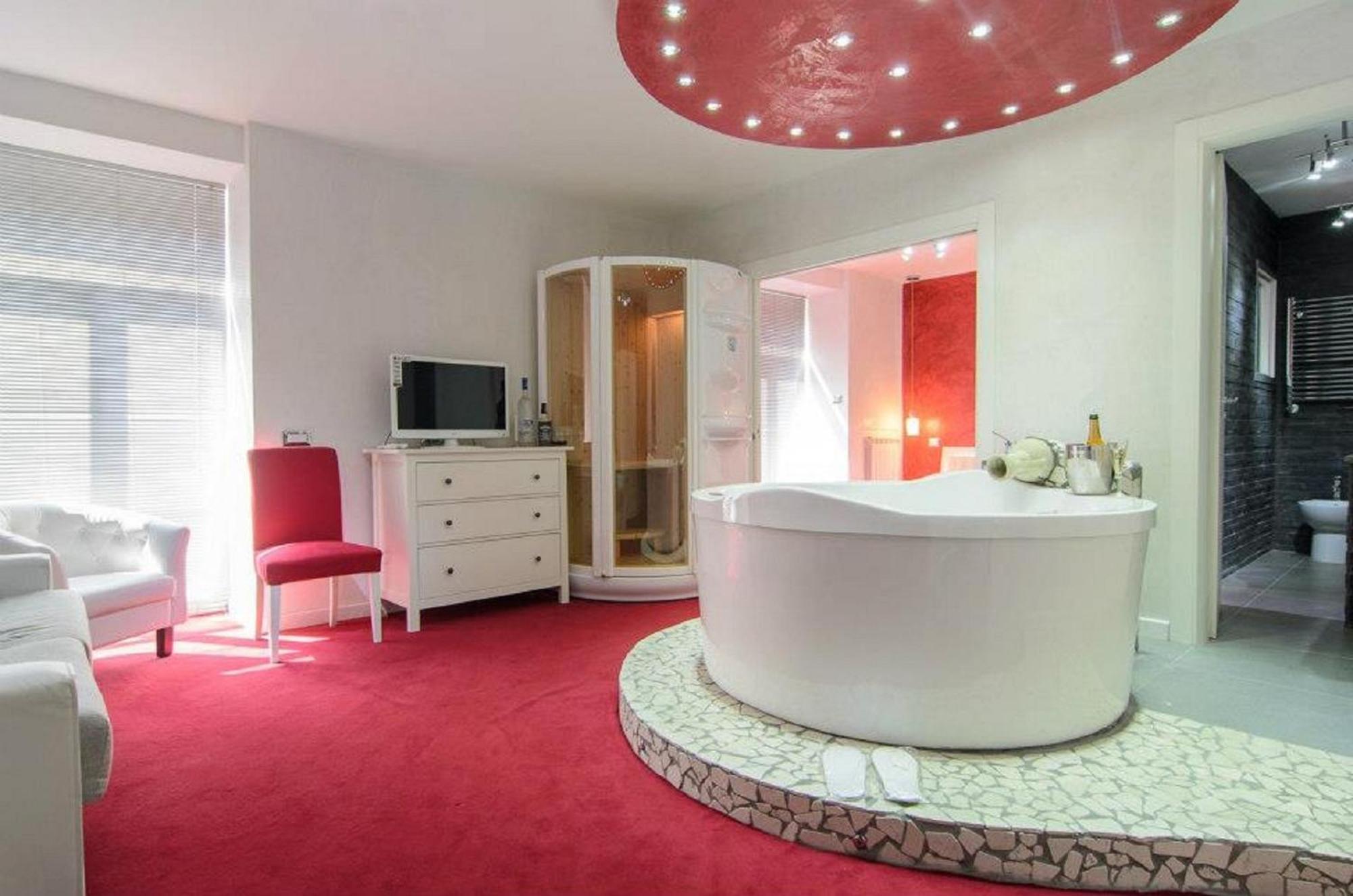 Aparthotel Angioini
